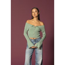 Nisan Triko Madonna Yaka Fermuarlı Triko