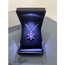 Gözde Aksesuarım Işıklı Kutusunda Lotus Çiçeği Kolyesi Çelik