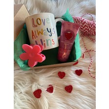 UltraMint Sevgililer Günü Hediye Kutusu: Kupa, El Kremi ve Çiçekli Toka