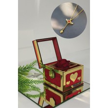 Fırtına Armağan Sihirli Güllü Kutuda 14 Ayar Altın Kaplama 316L Çelik Sevgi Meleği Kolye