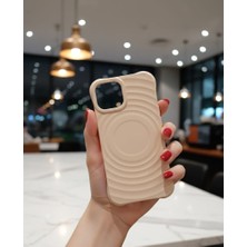 KumOziShop iPhone 11 Uyumlu Mat Magsafe Özellikli Damla Desenli Kılıf