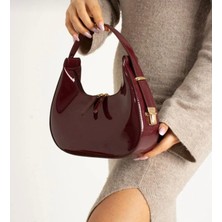 Legend Aksesuar Kadın Rugan Deri Baget Cherry Bag Fermuar Kapamalı Cherry Bag Özel Askı Detaylı Kol Çantası