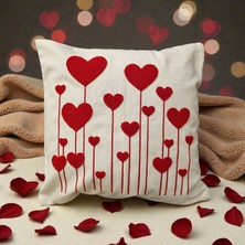 Mutlu Köşe Sevgililer Gününe Özel Kırmızı Kalpli Keten Pamuk Kırlent Kılıfı Punch (Panç)