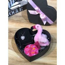 UltraMint Romantik 14 Şubat Hediye Seti, Siyah Kutu, Mum, Doğal Taş Kolye, Flamingo