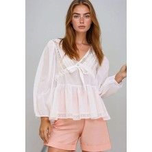 Lior Design Beyaz V Yaka Önü Büzgülü Fisto Detaylı Pamuk Bluz BCHESQ-251088