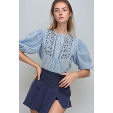 Lior Design Mavi Bisiklet Düğme Detaylı Nakışlı Bluz BCHESQ-251014