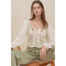 Lior Design Ekru Kare Yaka Önü Bağlamalı Kroşata Dokuma Crop Bluz BCHESQ-251001