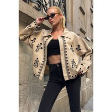 Lior Design Bej Düğme Kapamalı Çiçek Nakışlı Oversize Ceket BCHESQ-251152