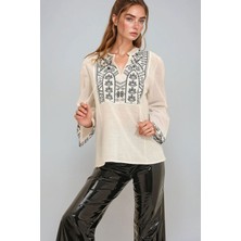 Lior Design Beyaz Hakim Yaka Roba Nakışlı Dokuma Bluz BCHESQ-251030