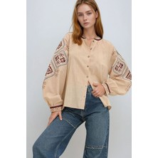 Lior Design Bej Balon Kol Nakışlı Yakasız Gömlek BCHESQ-251029