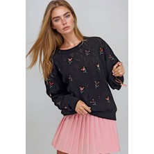 Lior Design Siyah Bisiklet Yaka Delik Ajurlu ve Nakışlı Triko Kazak BCHESQ-251110