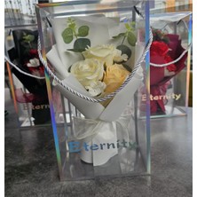 UltraMint Beyaz Gül ve Okaliptuslu Kutuda Özel Gün Buketi