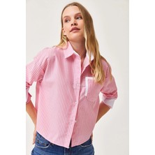 Lior Design Pembe Manşet ve Cepleri Garnili Çizgili Oversize Crop Dokuma Gömlek BC231036
