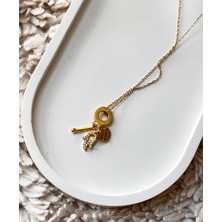 Kadın Altın Renkli Charm Detaylı 316L Paslanmaz Çelik Kolye