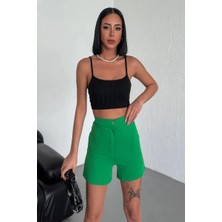 Epilons Tarz ve Rahatlığı Bir Arada Sunan Yüksek Bel Esnek Likralı Krep Şort Yeşil