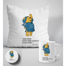 UltraMint Sabah Uyanma Seti: Pooh Baskılı Yastık, Kupa ve Bardak Altlığı