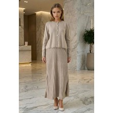 Lior Design Bej Bisiklet Yaka Düğmeli Hırka ve Pliseli Midi Boy Etek Takım BCHPK-251252