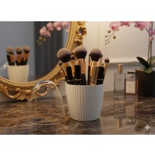 UltraMint 7'li Beyaz Makyaj Fırça Seti, Toz Geçirmez Kapaklı Organizer Stand