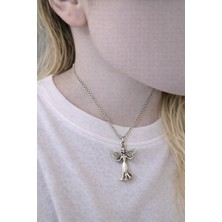 Herşey Nota Kanatlı Figürlü Metal Kolye – 60 cm Zincirli Tasarım