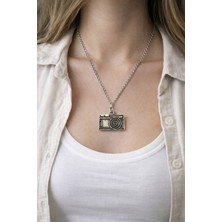 Herşey Nota Kamera Figürlü Metal Kolye – 60 cm Zincirli