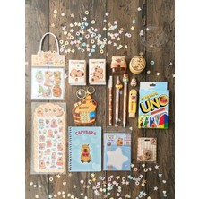 Ceylan Kırtasiye 16 Lı Lüks Kutulu Kapibara Hediye Seti Kalem Silgi Defter Sticker Hesap Makinası Capybara (16 Parça)