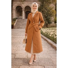 Moda Kadın Camel Kuşaklı Uzun Kaban – Hakim Yaka, Cepli, Kışlık Şık Tesettür Mont