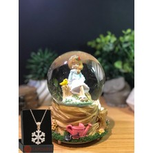 PremiumPort Işıklı Müzikli Püskürtmeli Kar Küresi ve Papatya Kolye Seti