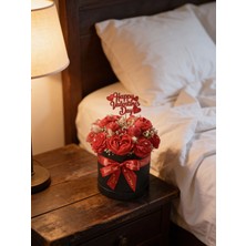 World Araştırma Sevgililer Günü Özel Kırmızı Gül Mum Buketi ve Ayıcık Hediye Seti – Romantik Atmosfer