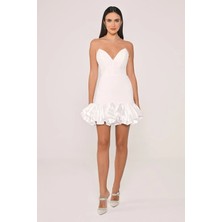 ALFABETA Kadın Straplez Yaka Etek Uçları Fırfır Saten Kumaş Kısa Beyaz Abiye & Mezuniyet Elbisesi AB6922-BEYAZ