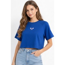 Softandbasic Kadın Nakışlı Regular %100 Organik Pamuk Yuvarlak Yaka Kısa Crop T-Shirt