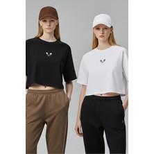 Softandbasic Kadın Nakışlı Regular %100 Organik Pamuk Yuvarlak Yaka Kısa Crop T-Shirt