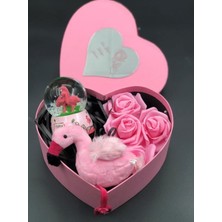 PremiumPort Kalpli Kutu Içinde Flamingo Anahtarlık ve Kar Küresi Hediye Seti