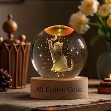 PremiumPort Ahşap Kedi Temalı Işıklı Cam Küre, 8cm, Zarif ve Şık Dekor Parçası