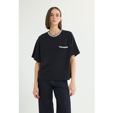 Love My Body Cepleri ve  Yakası Taşlı Tişört Lacivert 175L9677000