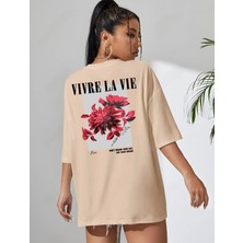 Risil-Nu Company Yeni Sezon Oversize "vivre La Vie" Baskılı Pamuklu Penye Kumaş Bej Tişört