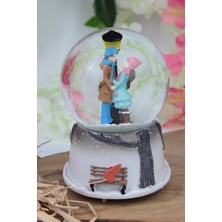 PremiumPort Kış Masalı Kar Küresi Müzikli Işıklı Hediye, Sevgililere Özel Parlak Anlar