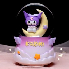 PremiumPort Ay Üzerinde Kuromi Tasarımlı Orta Boy Işıklı Müzikli Kar Küresi