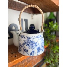 UltraMint Mavi Çiçek Desenli Porselen Bitki Çayı Demliği, Kapaklı, Şık Tasarım