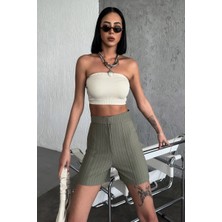 DoQun Zarif ve Şıklığı Bir Arada Sunan Yüksek Bel Krep Esnek Çimalı Çizgili Şort Haki