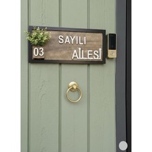 Sayılı Collection Kişiye Özel Ahşap Kapı Tabelası Dekoratif Aile Ismi ve Kapı Numarası Çiçekli Kapı Süsü (23X10)CM