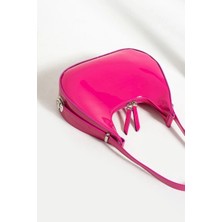 Legend Aksesuar Kadın Rugan Deri Baget Cherry Bag Fermuar Kapamalı Özel Askı Detaylı El ve Kol Çantası