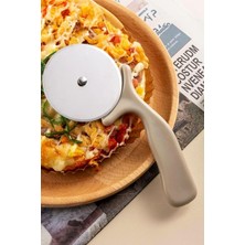 Delixa Plastik Saplı Çelik Pizza Hamur Mantı Börek Kesme Ruleti Pratik Pizza Kesici Dilimleyici Rulet
