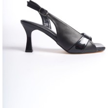 Shoegar Kadın Siyah Rugan Detaylı Topuklu Sandalet EATR13MY01A