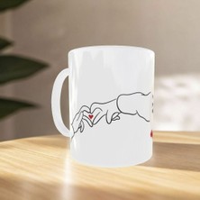Uçan Kupa Sevgililer Günü Minimal Kalpli El Desenli Porselen Kupa
