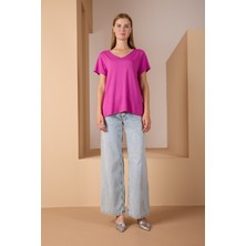 Vita Fortuna Kadın V Yaka Işıltı Detaylı Kısa Kollu Rahat Fit Tişört - VK057