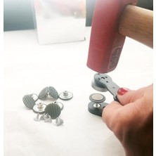 Storemax Çakma Düğme 20 mm Kendin Yap Kiti, Kot Pantolon, Kot Mont Için Çekiçle Uygulama Aparatları ve 8 Adet Çivili Düğme Takım-Paslanmaz Pirinç Siyah