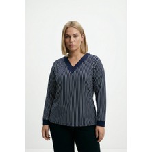 Şuranur Lacivert Ince Çizgili V-Yaka Bluz – Ribanalı, Rahat Kesim