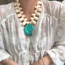 Alice İsstanbul Krem Boncuklu Salyangoz Kolye