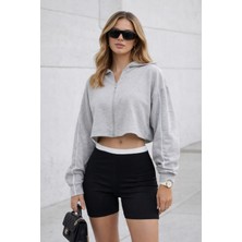 Kopüşonlu Şerit Biyeli Crop Sweatshirt