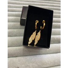 Pink Kuş Tüyü Şeklinde Taşlı Çelik Küpe